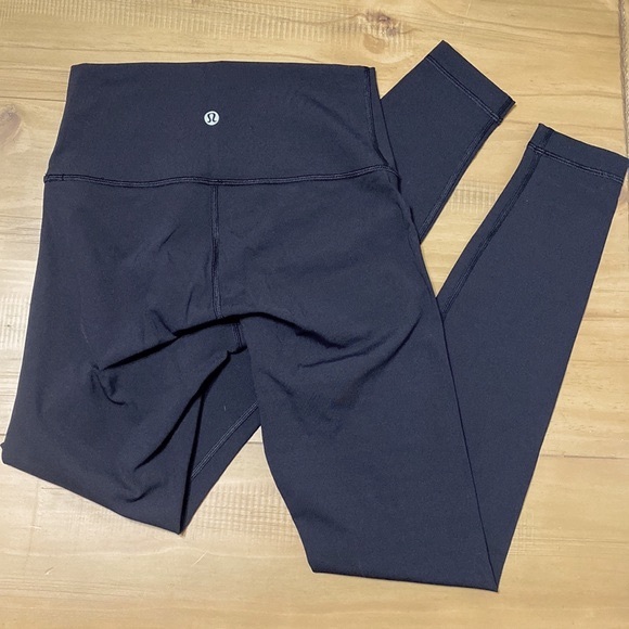 Like New- Lululemon-Black High Rise Leggings Size 4 - Picture 3 of 4